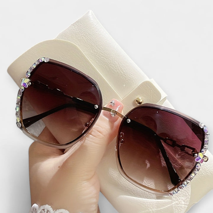 Hermina - Moderne Očala z Kovinskimi Detajli