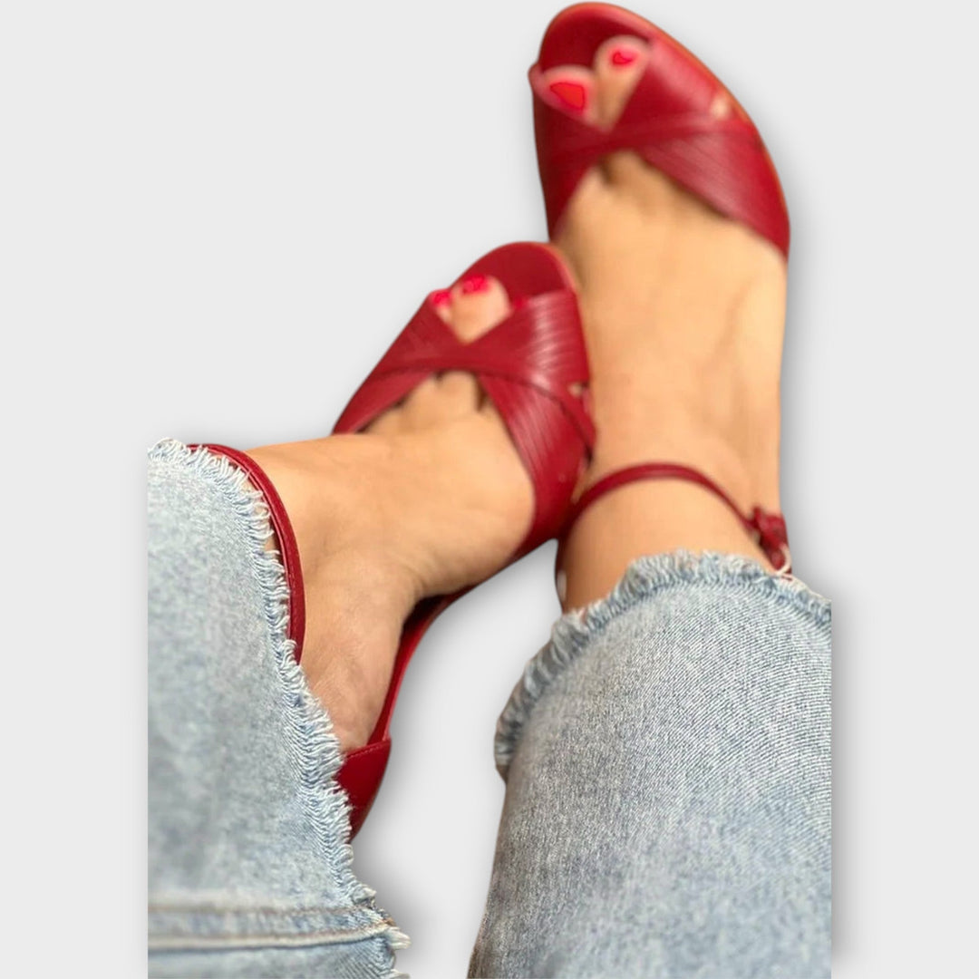 Adelira - Sandali s peto intenzivna rdeča barva