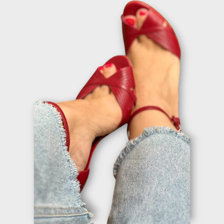 Adelira - Sandali s peto intenzivna rdeča barva