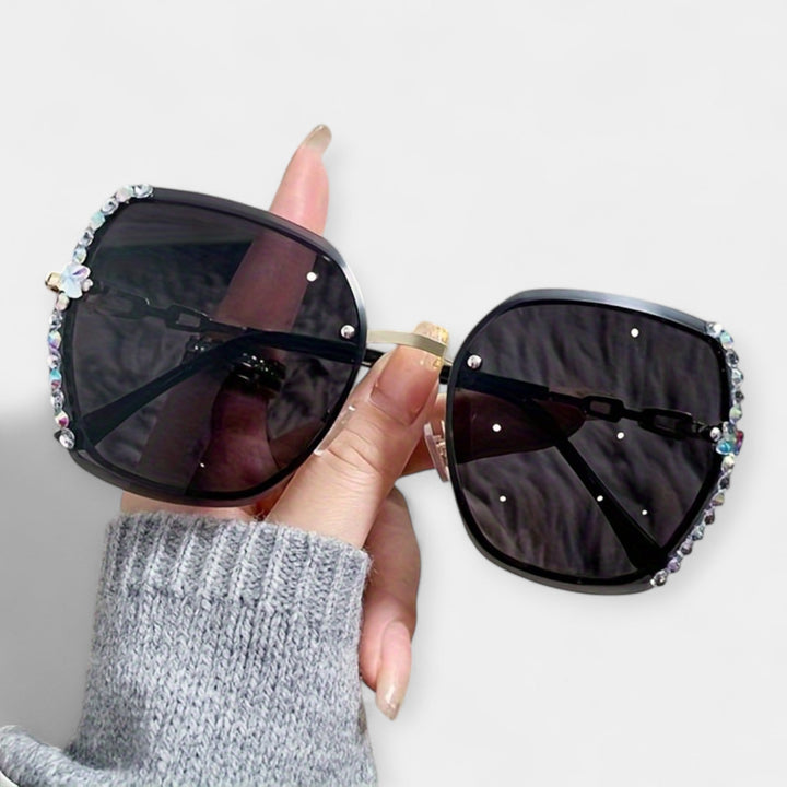 Hermina - Moderne Očala z Kovinskimi Detajli