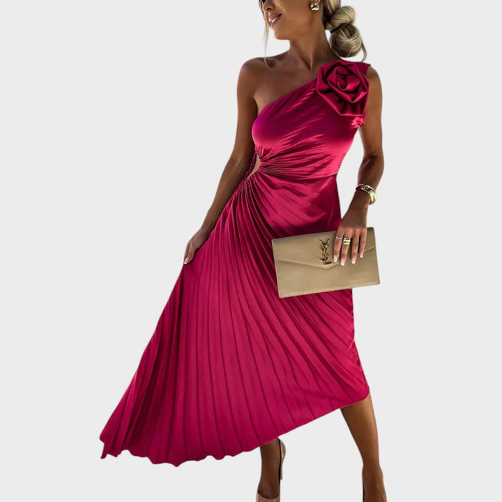 Nika - Elegantna Obleka z Naborki na Ramenih za Šik Videze