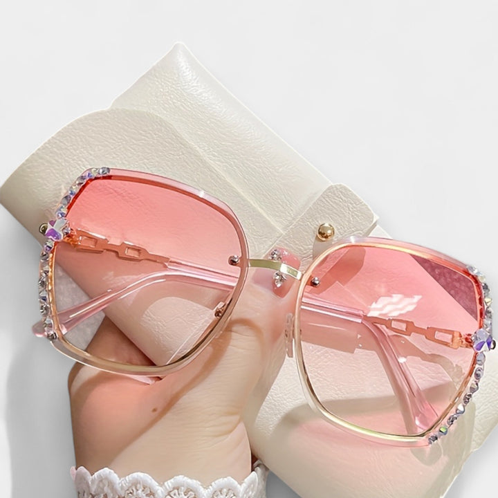 Hermina - Moderne Očala z Kovinskimi Detajli