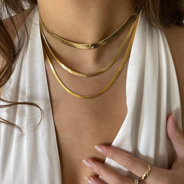 Nina - Ogrlica z minimalističnimi detajli