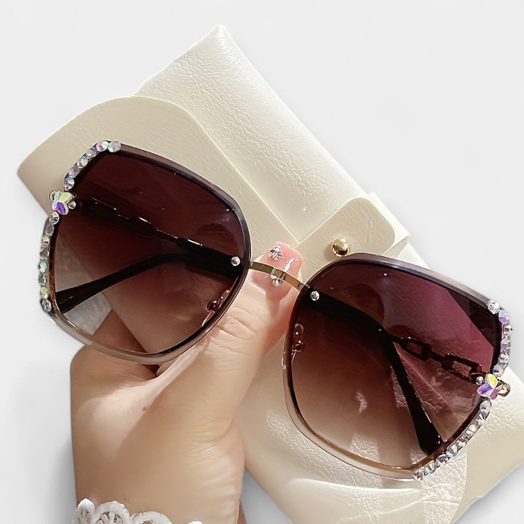 Hermina - Moderne Očala z Kovinskimi Detajli