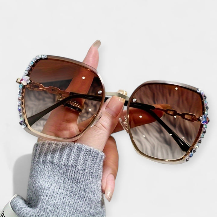 Hermina - Moderne Očala z Kovinskimi Detajli