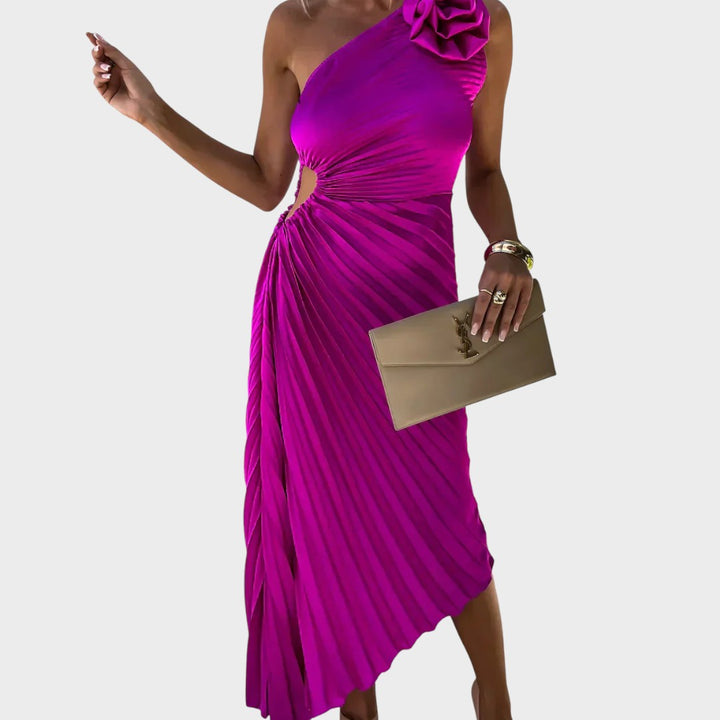 Nika - Elegantna Obleka z Naborki na Ramenih za Šik Videze