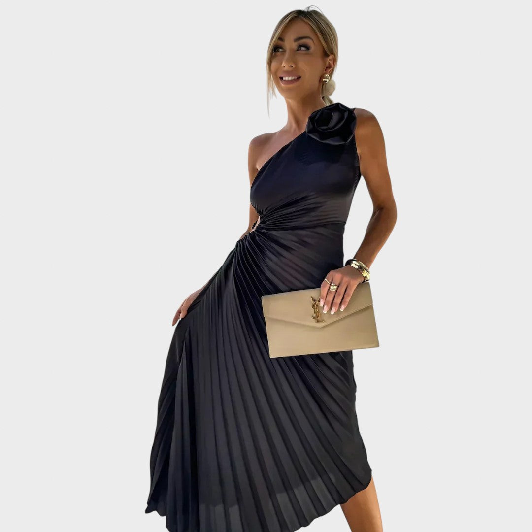 Nika - Elegantna Obleka z Naborki na Ramenih za Šik Videze