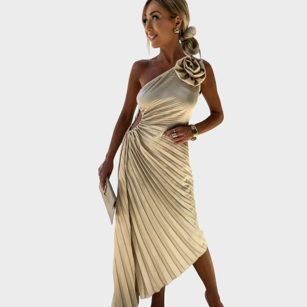 Nika - Elegantna Obleka z Naborki na Ramenih za Šik Videze