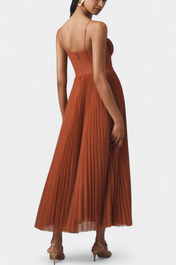 Nives - Plisirana šifonska obleka s srčastim dekoltejem in oblikovanim korzetom