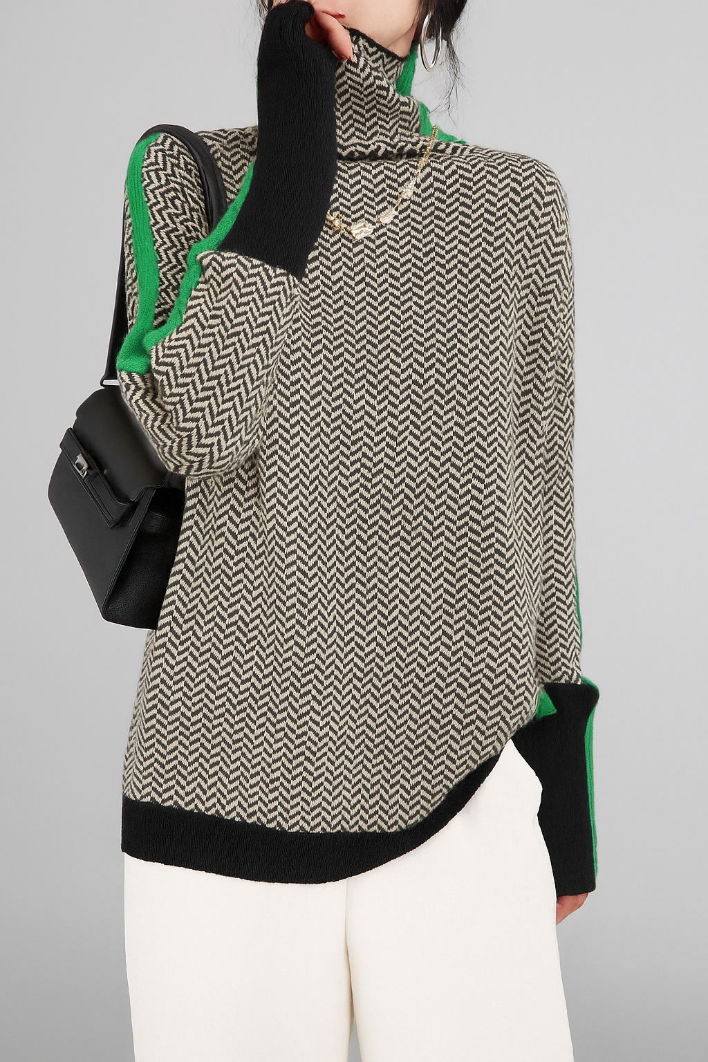 Ema - Visoko ovratni pulover z udobjem